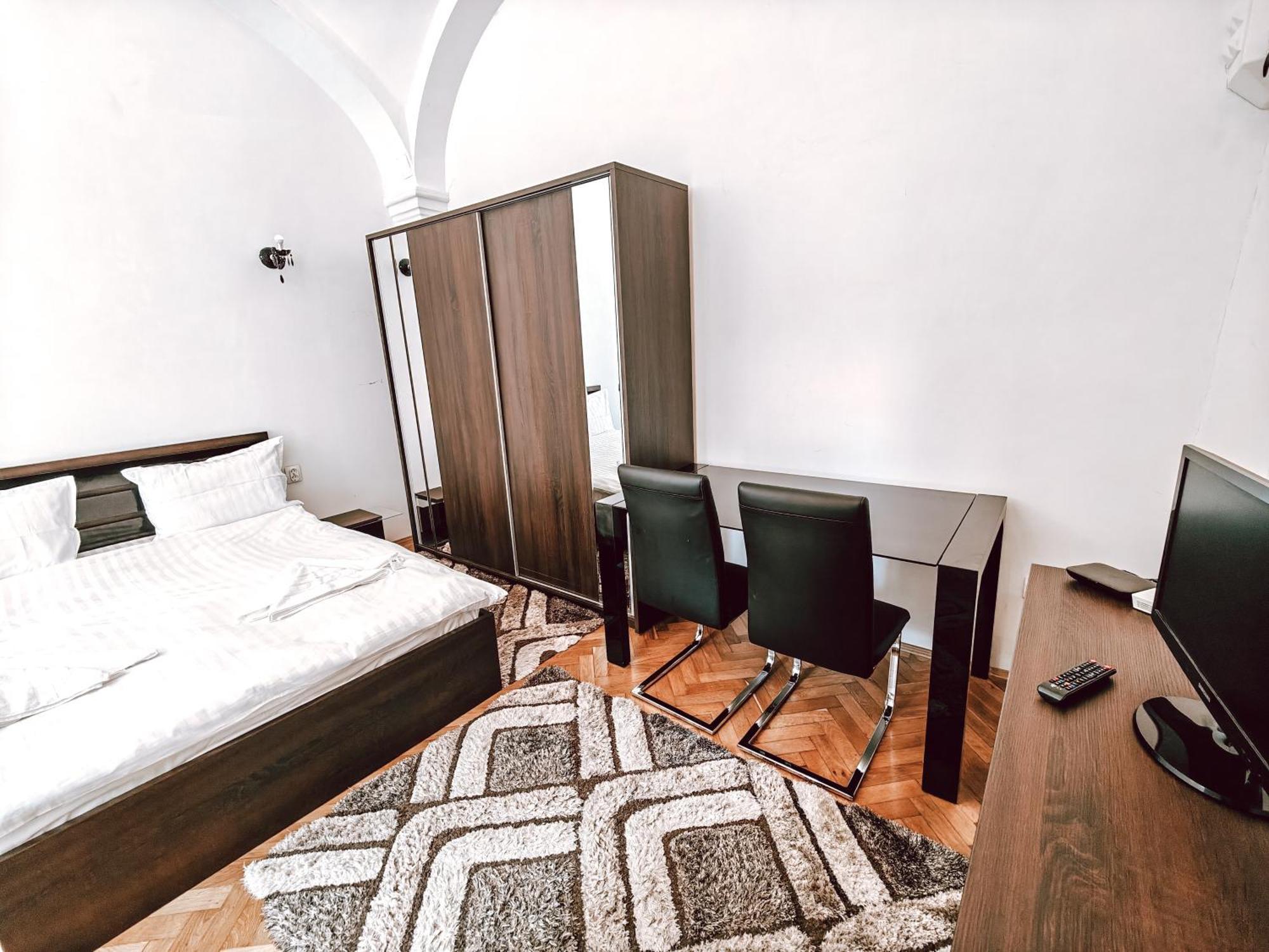 Berindei Studio - City Center - Private Parking Kolozsvár Kültér fotó