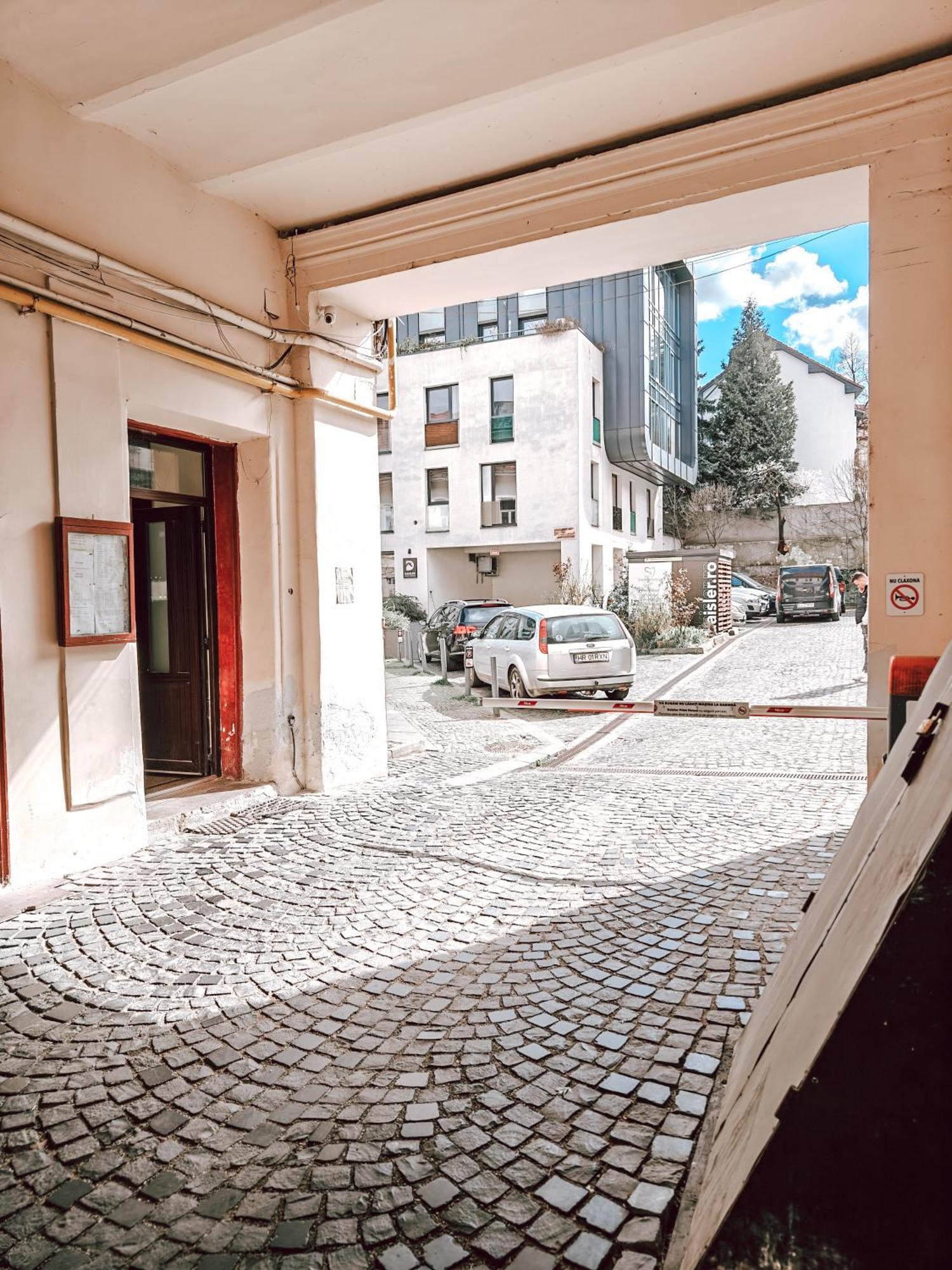 Berindei Studio - City Center - Private Parking Kolozsvár Kültér fotó