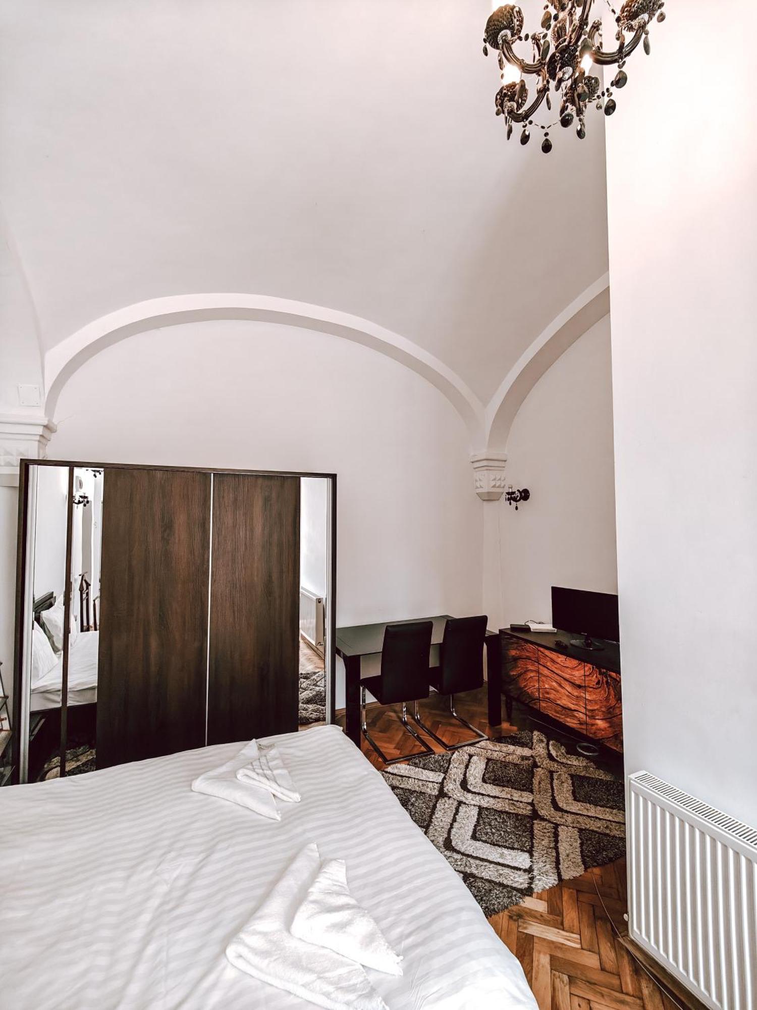 Berindei Studio - City Center - Private Parking Kolozsvár Kültér fotó