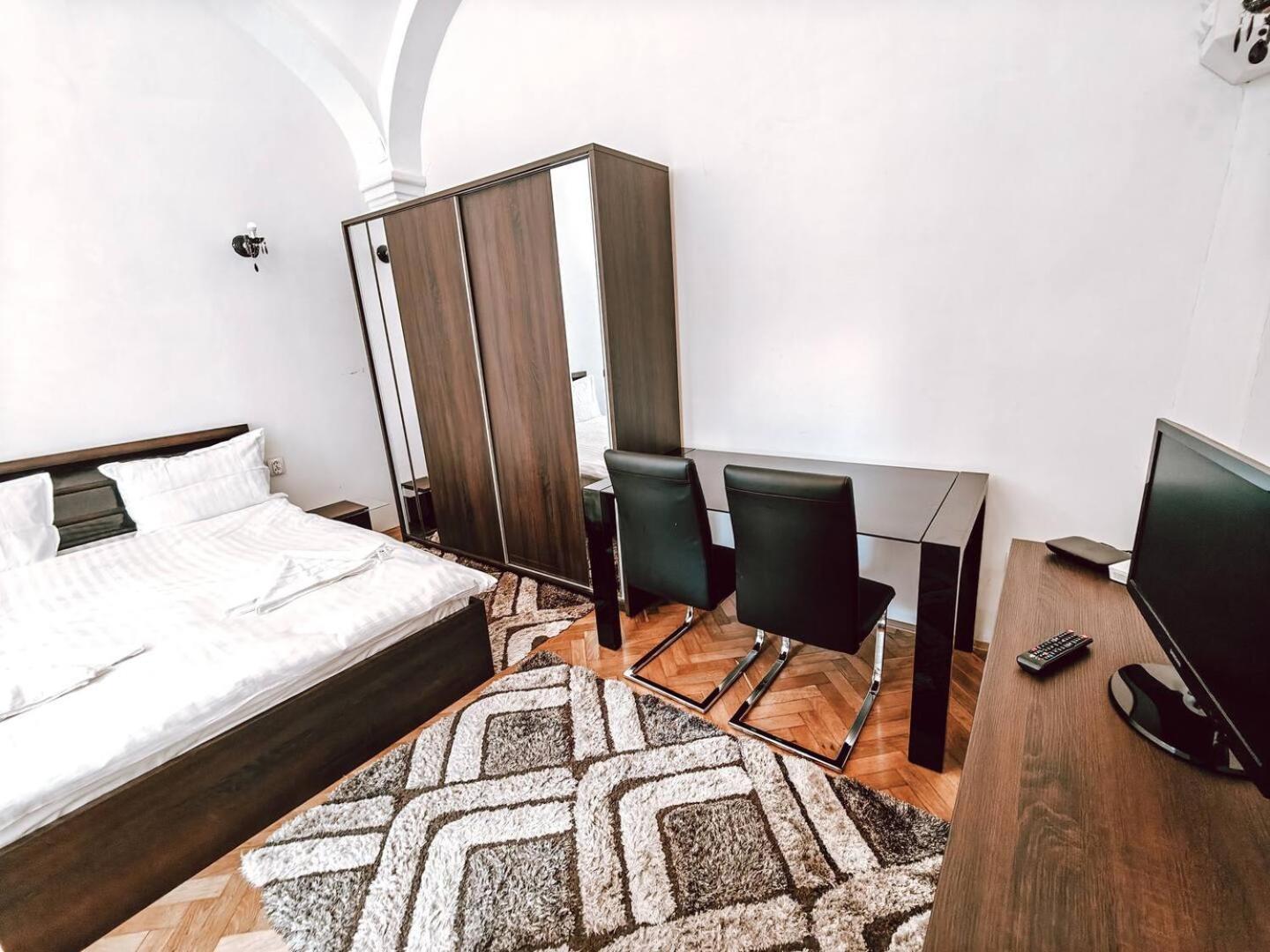 Berindei Studio - City Center - Private Parking Kolozsvár Kültér fotó